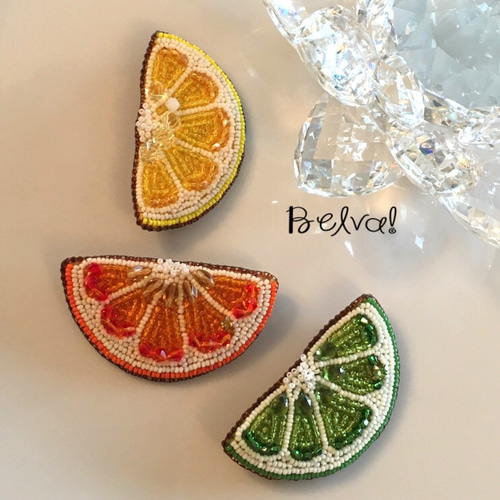 再販) ビーズ刺繍のブローチ -オレンジ- ブローチ Belva! 通販