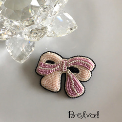 ビーズ刺繍のブローチ　-リボン(ピンク)- 3枚目の画像