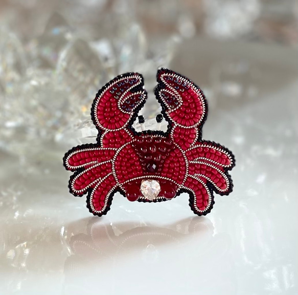 ビーズ刺繍のブローチ　-カニ　crab- 1枚目の画像
