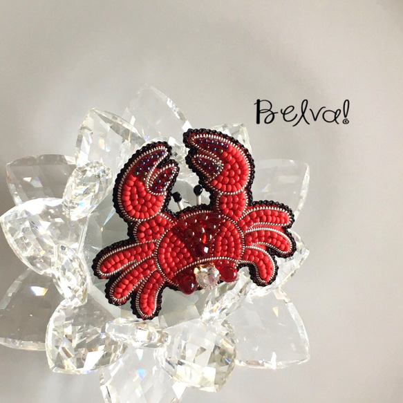 ビーズ刺繍のブローチ　-カニ　crab- 2枚目の画像