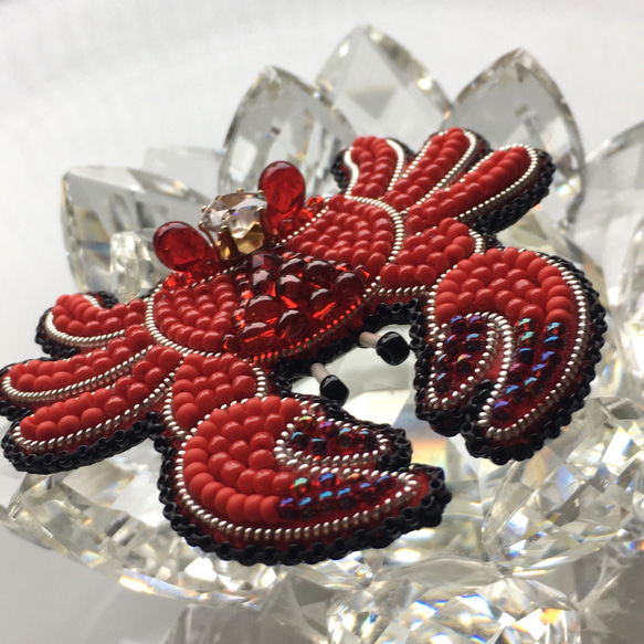 ビーズ刺繍のブローチ　-カニ　crab- 5枚目の画像