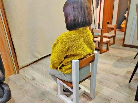 送料無椅子　椅子　おしゃれ　木製　グリーンウォルナット　キッズチェア　イス　いす　子供　観葉植物　かわいい　 4枚目の画像