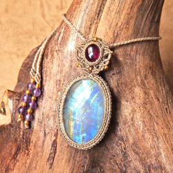 ブラックオパール、ロードライトガーネット マクラメ編み ネックレス ブラックオパール、ロードライトガーネット マクラメ編み ネックレス