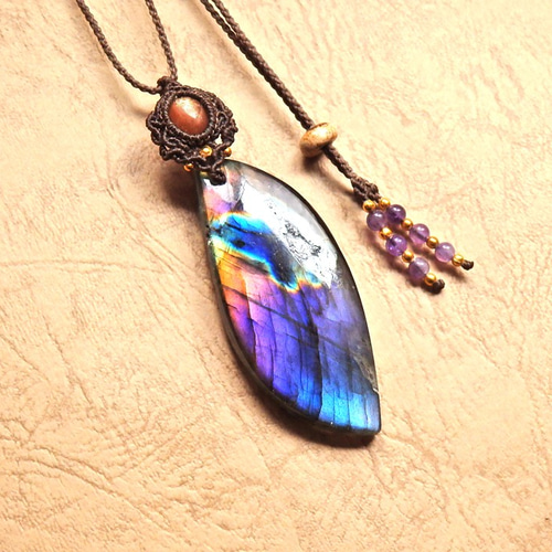 マクラメ編み ペンダント ラブラドライト サンストーン ハンドメイド マルチカラーラブラドライト & サンストーン マクラメペンダント