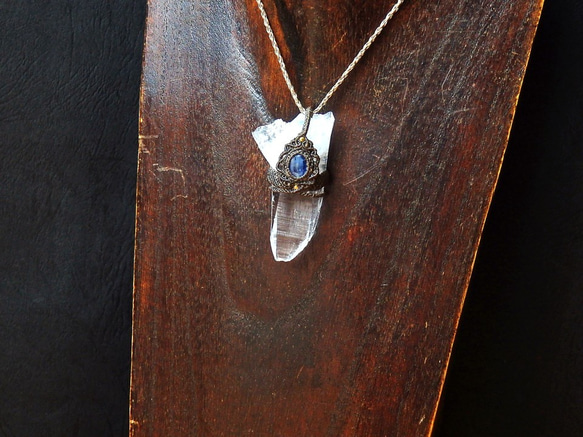 レムリアンシードクリスタル（レムリア水晶） × カイヤナイトマクラメペンダント 5枚目の画像
