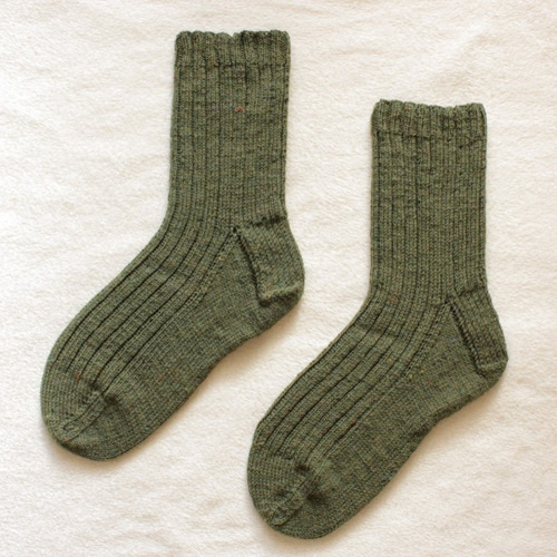 ドイツ毛糸の手編み靴下【SCHOPPEL社製・グリーン系ツイード(メンズM