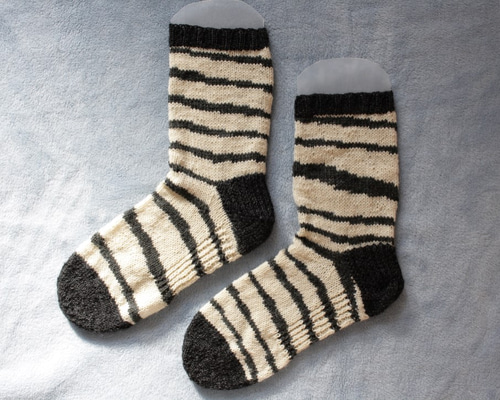 Opal毛糸の手編み靴下【気仙沼・ゼブラ1】 靴下 あづ 通販 8577029