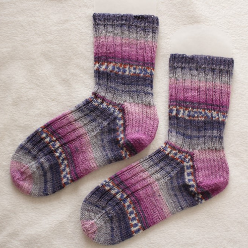 Opal毛糸の手編み靴下【紫キャベツ】 靴下 あづ 通販 8577059｜Creema