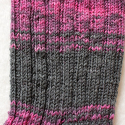Opal毛糸の手編み靴下【STYLE・グリーン／ピンク】 4枚目の画像