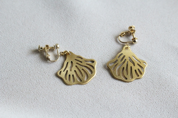 flutter earrings 1枚目の画像