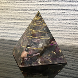 最強魔除け•厄除け★ピラミッド型オルゴナイト スギライト x モリオン 1枚目の画像