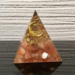太陽と月★ピラミッド型オルゴナイト サンストーン x ムーンストーン 2枚目の画像