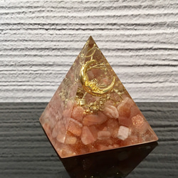 太陽と月★ピラミッド型オルゴナイト サンストーン x ムーンストーン 1枚目の画像