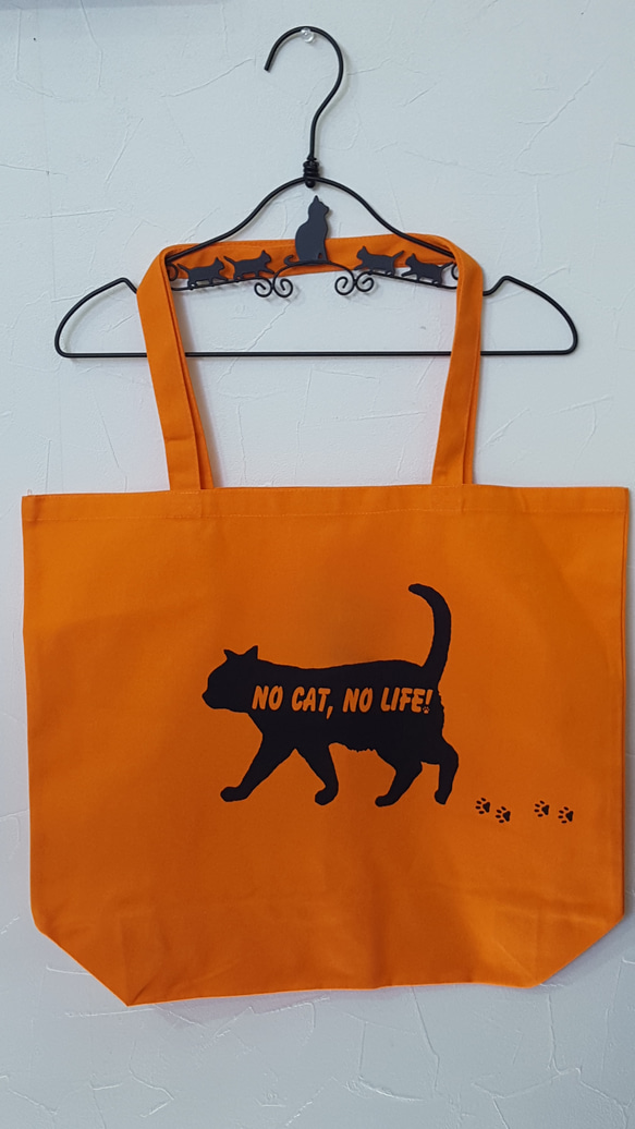 「NO CAT,NO LIFE」歩き猫　大トートバッグ 　オレンジ 1枚目の画像