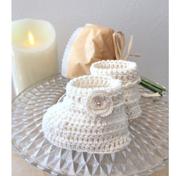 （出産祝い）オーガニックコットン100％ふんわりかわいい手編みのベビーシューズ 3枚目の画像