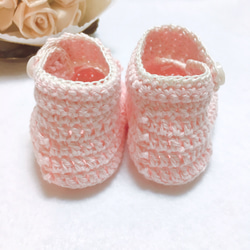 出産祝い ふんわり可愛い手編みベビーシューズ【3ヶ月頃〜】 3枚目の画像