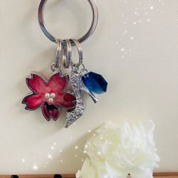 Haru特集  藍色スワロフスキー、桜とハイヒールのキーホルダー 1枚目の画像