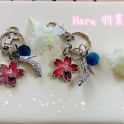 Haru特集  藍色スワロフスキー、桜とハイヒールのキーホルダー 2枚目の画像