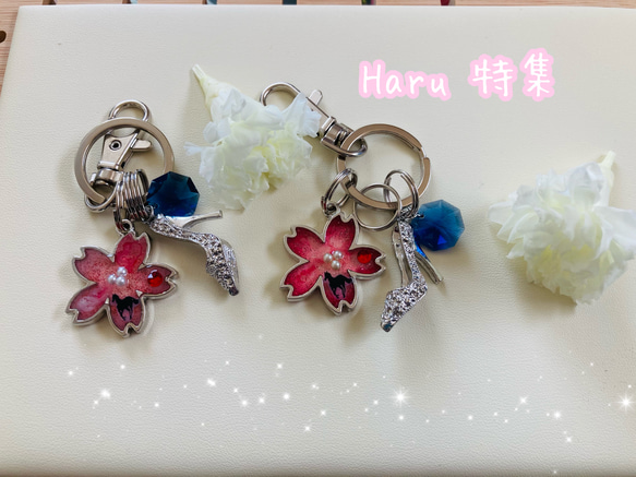 Haru特集  藍色スワロフスキー、桜とハイヒールのキーホルダー 2枚目の画像