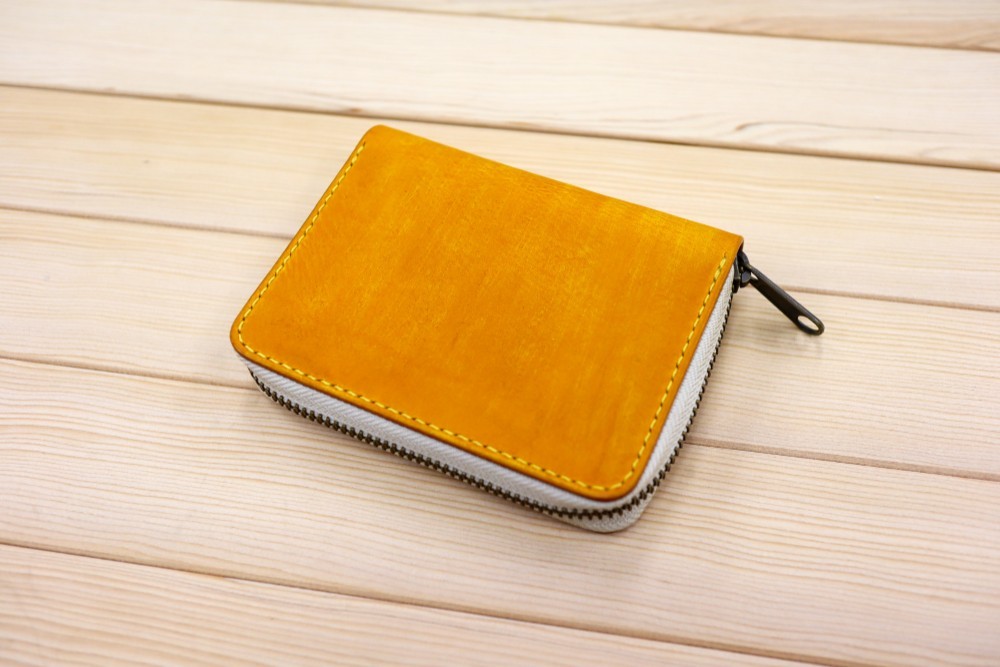 ミドルラウンドファスナー財布（イエロー）コンパクト財布