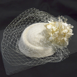トークハット トーク帽 ヘッドドレス カクテルハット プリザーブドフラワー 造花 ホワイト オフホワイト アジサイ 2枚目の画像
