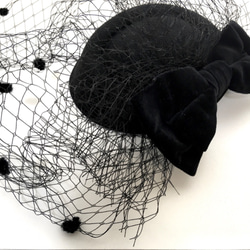 トーク帽 トークハット 黒 ブラック 髪飾り ヘッドドレス 結婚式 卒業式 ウェディング ヘアアクセサリー　フラワー 2枚目の画像