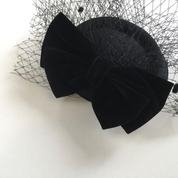 トーク帽 トークハット 黒 ブラック 髪飾り ヘッドドレス 結婚式 卒業式 ウェディング ヘアアクセサリー　フラワー 3枚目の画像