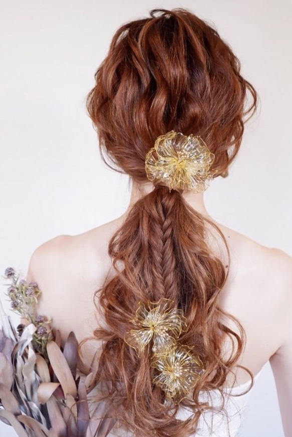 ゼクシィ展示中 ヘッドドレス ゴールド フラワー 造花 アーティフィシャルフラワー 結婚式 和装 髪飾り ウェディング 3枚目の画像
