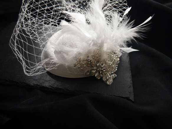 トークハット トーク帽 フェザー  羽 カクテルハット ヘッドドレス パーティー 白 ウェディング 和装 白無垢 色打掛 5枚目の画像