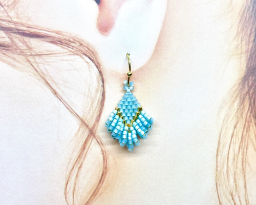 【junjun3232】新品　AHKAH　ZUZU　フリンジピアス junjun3232様専用】新品 AHKAH ZUZU フリンジピアス - メルカリ