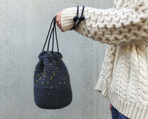 希少 小豆島 シープウール 巾着バッグ ポンポンウールの巾着バッグ