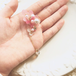 桜色紫陽花と朝露のear cuff 3枚目の画像