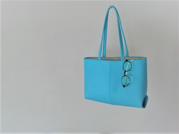 CUNE ターコイズ ブルーショルダートートバッグ レア 希少　【美品】 CUNE ターコイズ ブルーショルダートートバッグ レア 希少 【美品