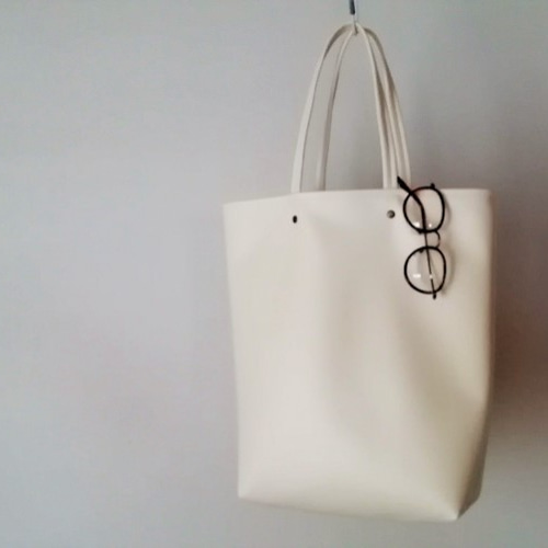 アイボリーのA4対応シンプルトートバッグ「Creema限定」 トートバッグ