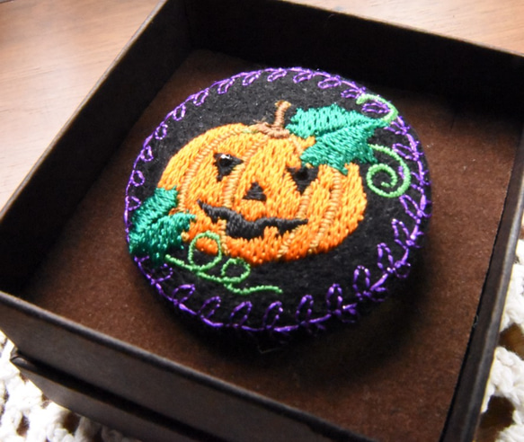 悪い顔のカボチャ　刺繍ブローチ　ハロウィン 2枚目の画像