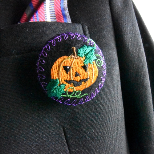 悪い顔のカボチャ 刺繍ブローチ ハロウィン ブローチ ソライロ刺繍