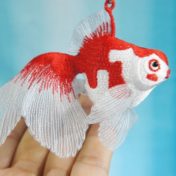 夢見る金魚の刺繍ストラップ　和の愛らしさ。 2枚目の画像