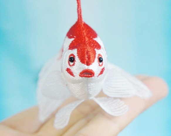 夢見る金魚の刺繍ストラップ　和の愛らしさ。 4枚目の画像