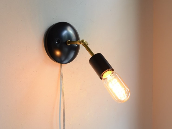 メタルアームウォールランプ（ブラック）シンプルモダン ブラケットライト アトリエランプ ベッドライト 1枚目の画像