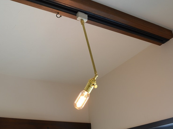 インダストリアル系照明ライト アンティーク風スイッチ付ソケット真鍮 アーム ペンダントランプ 1枚目の画像