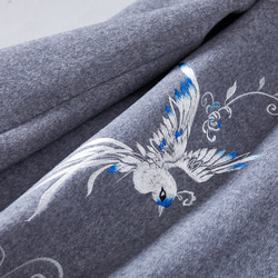 グレーのロングコート 花鳥刺繍 毛玉ボタン ウール混のVネックノーカラーコート 5枚目の画像