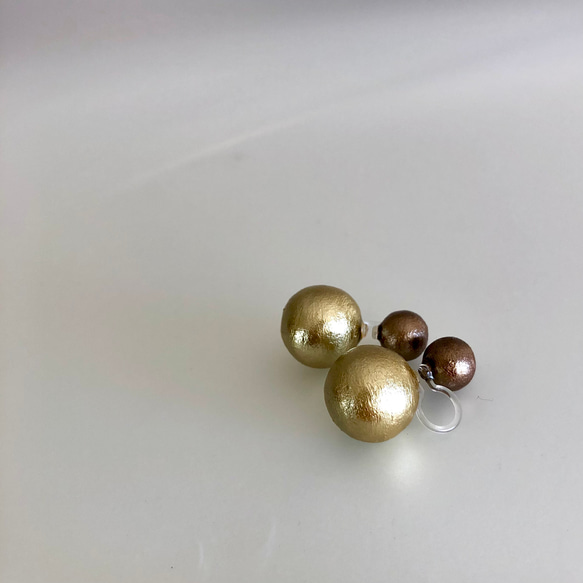コットンパール・イヤリング（ゴールド、ブロンズ） 1枚目の画像
