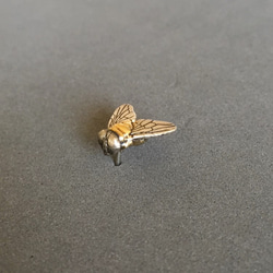 金ハエバッジ 2枚目の画像