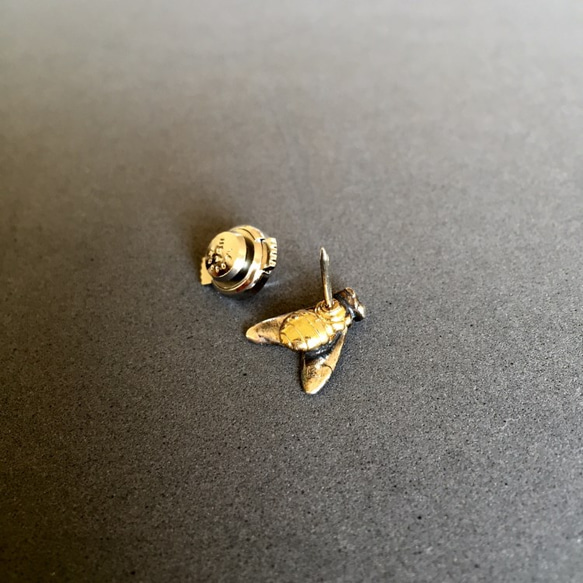 金ハエバッジ 5枚目の画像