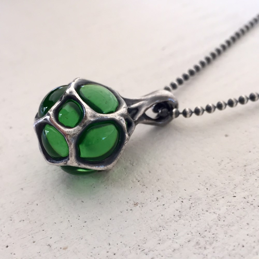 胞子のペンダント・緑 【glass×silver】《受注制作》