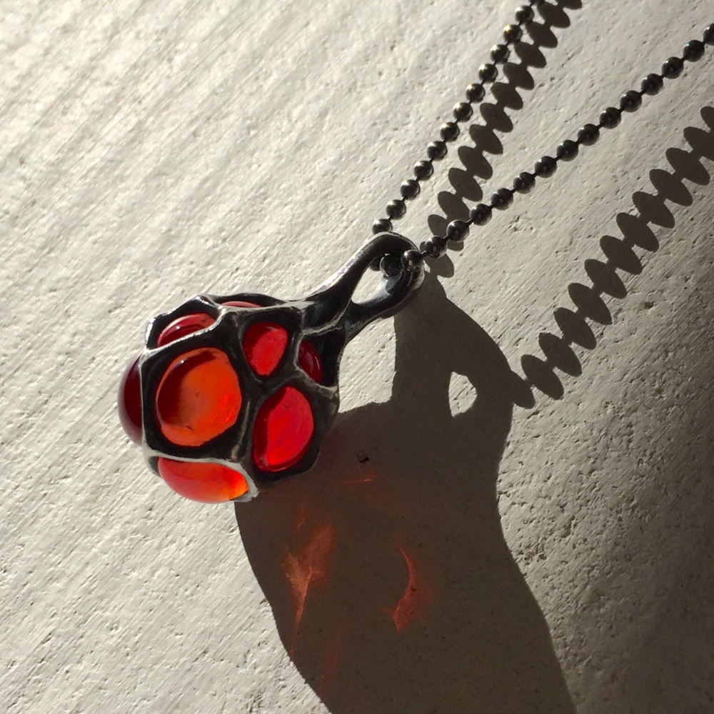 胞子のペンダント・赤 【glass×silver】《受注制作》