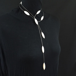 シェル・ラリエット 〈ホワイト〉 2枚目の画像