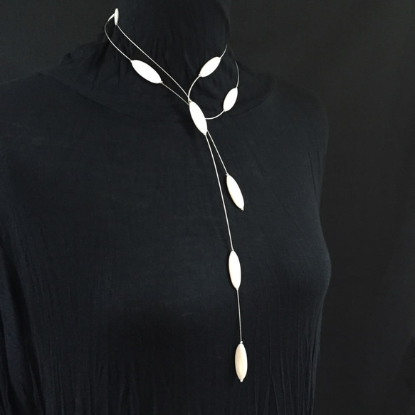 シェル・ラリエット 〈ホワイト〉 2枚目の画像