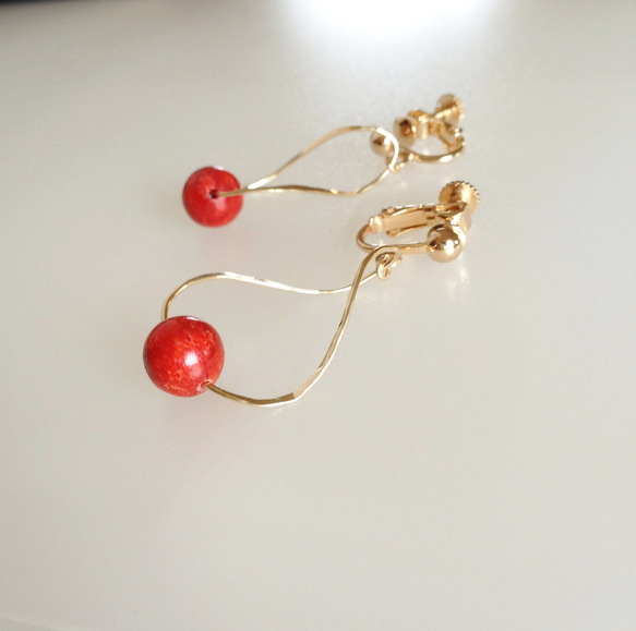 サンゴ・ワイヤーイヤリング 【K14gf】 2枚目の画像