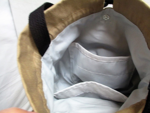 帆布の巾着型斜め掛けショルダーバッグ（キャメル）「送料無料」 4枚目の画像
